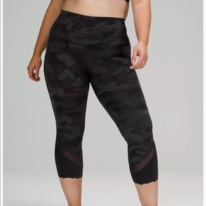 Lululemon Wunder Under Black Camo crop, size 12